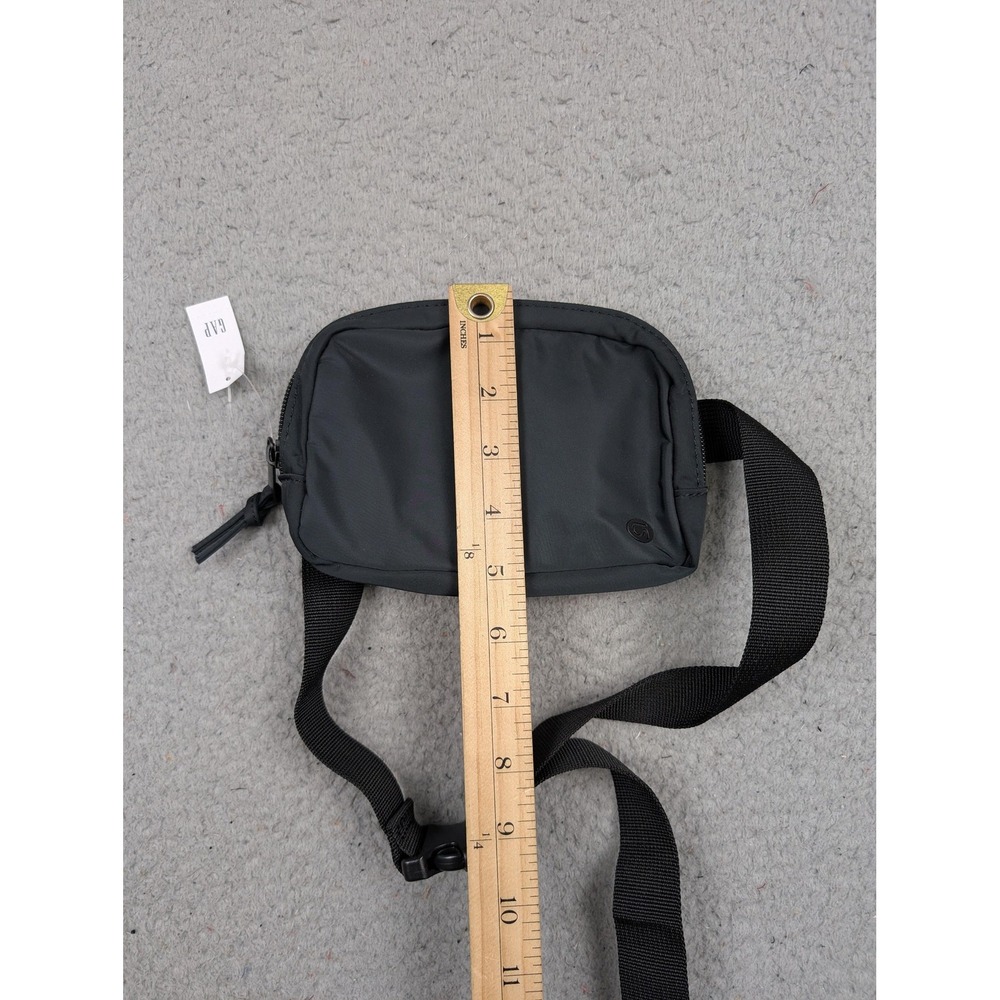 GAP Crossbody Belt Bag Womens Small Black Adjustable Strap Zip Fanny Pack Travel - Picture 4 of 9